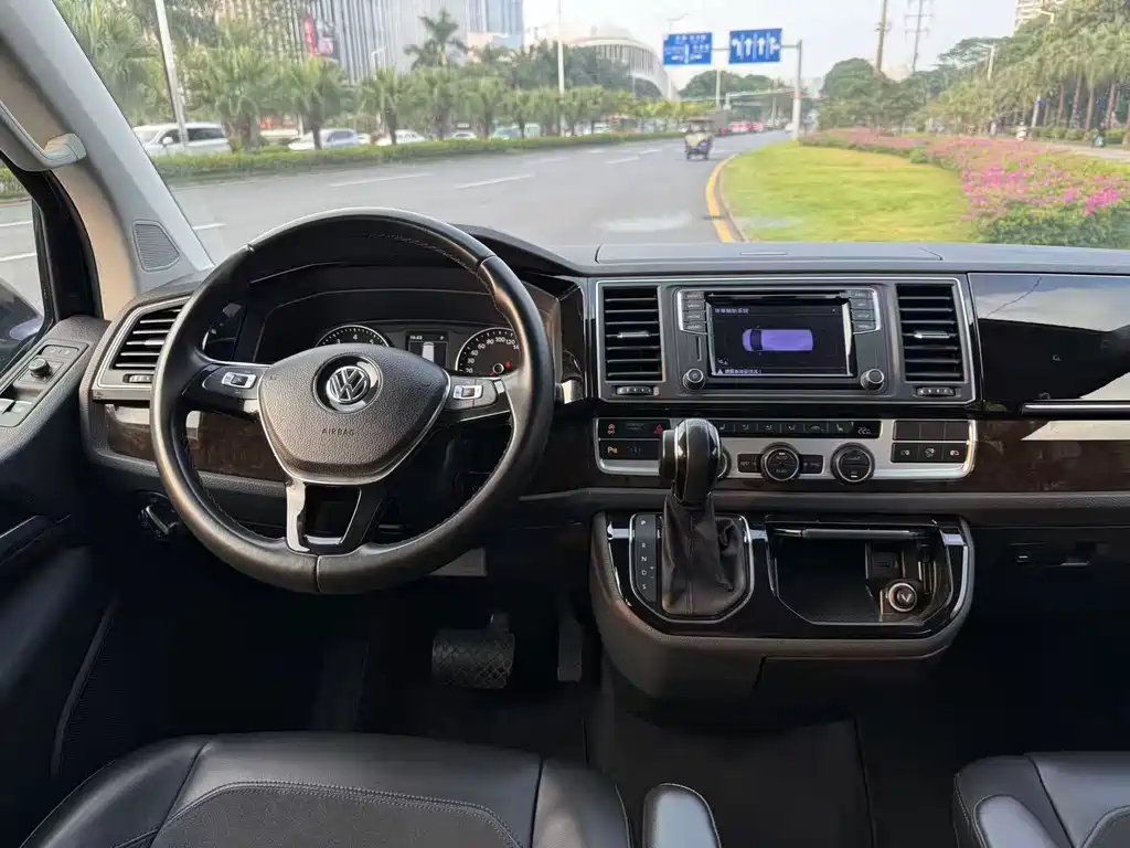 Volkswagen Multivan — миниатюра 12