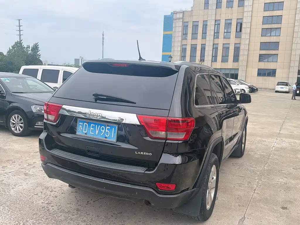 Jeep Grand Cherokee (Import) — миниатюра 6