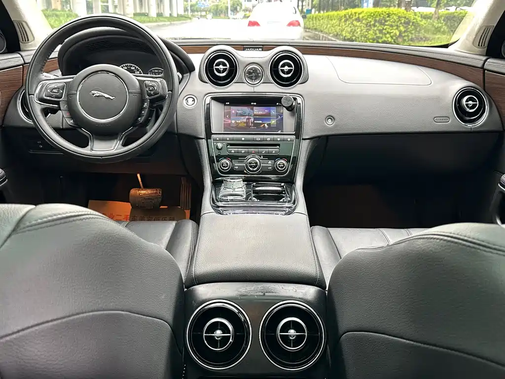 Jaguar XJ — миниатюра 13