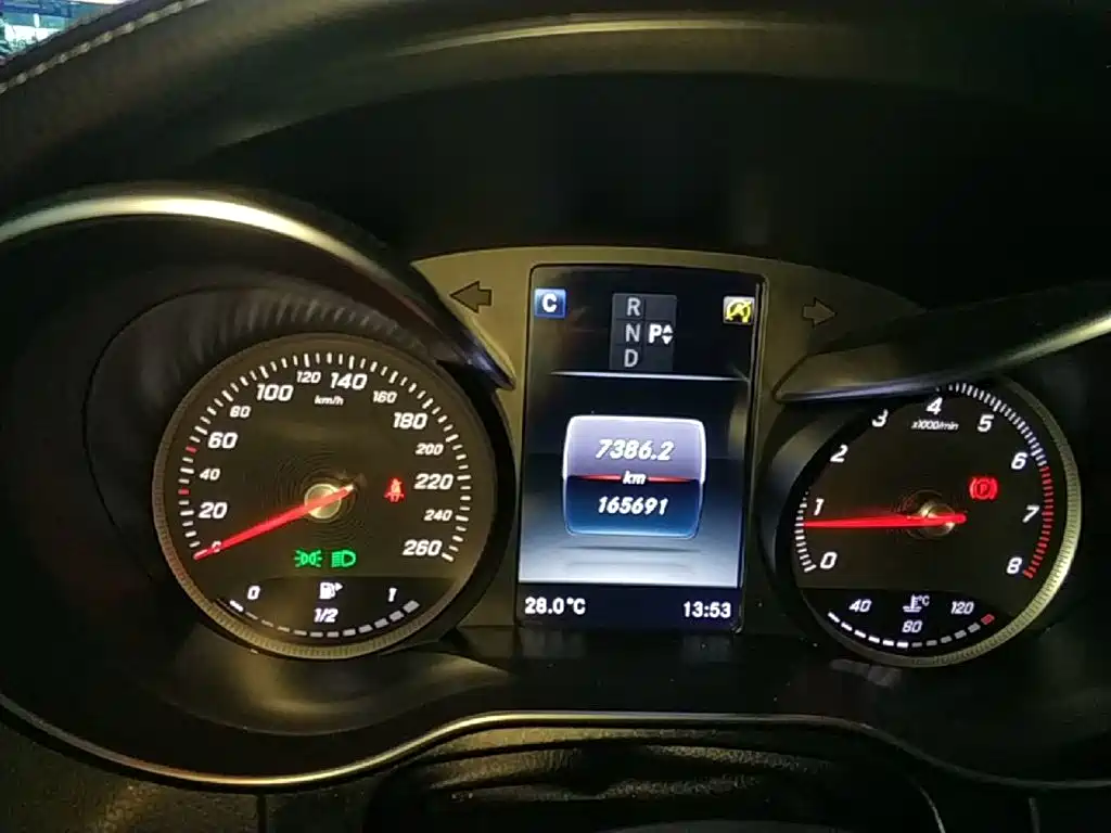 Mercedes-Benz GLC — миниатюра 12