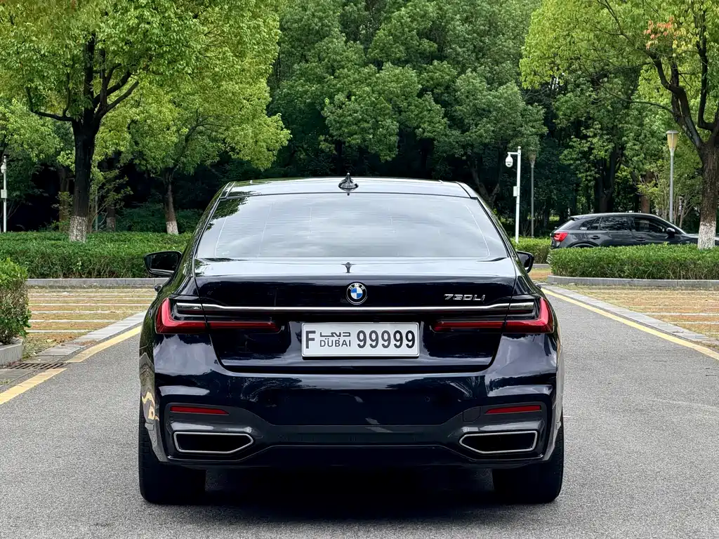 BMW 7 Series — миниатюра 5