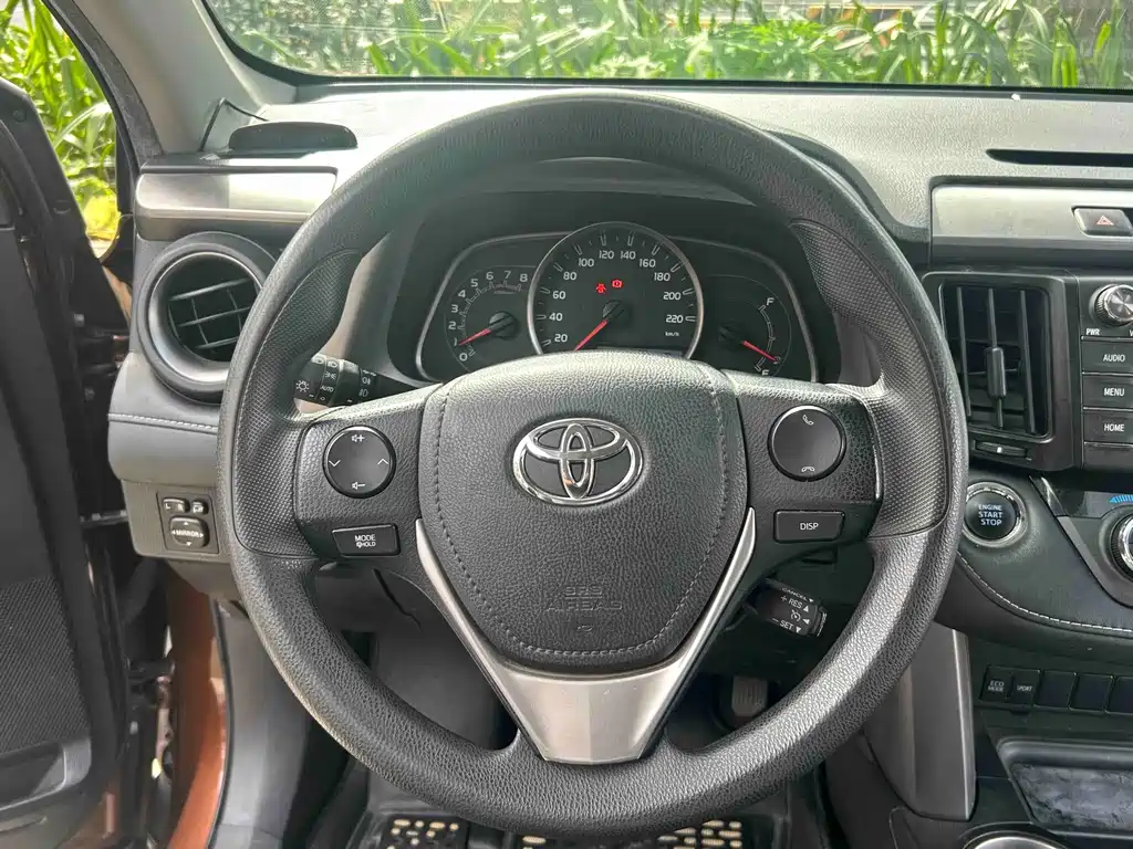 Toyota RAV4 — миниатюра 11
