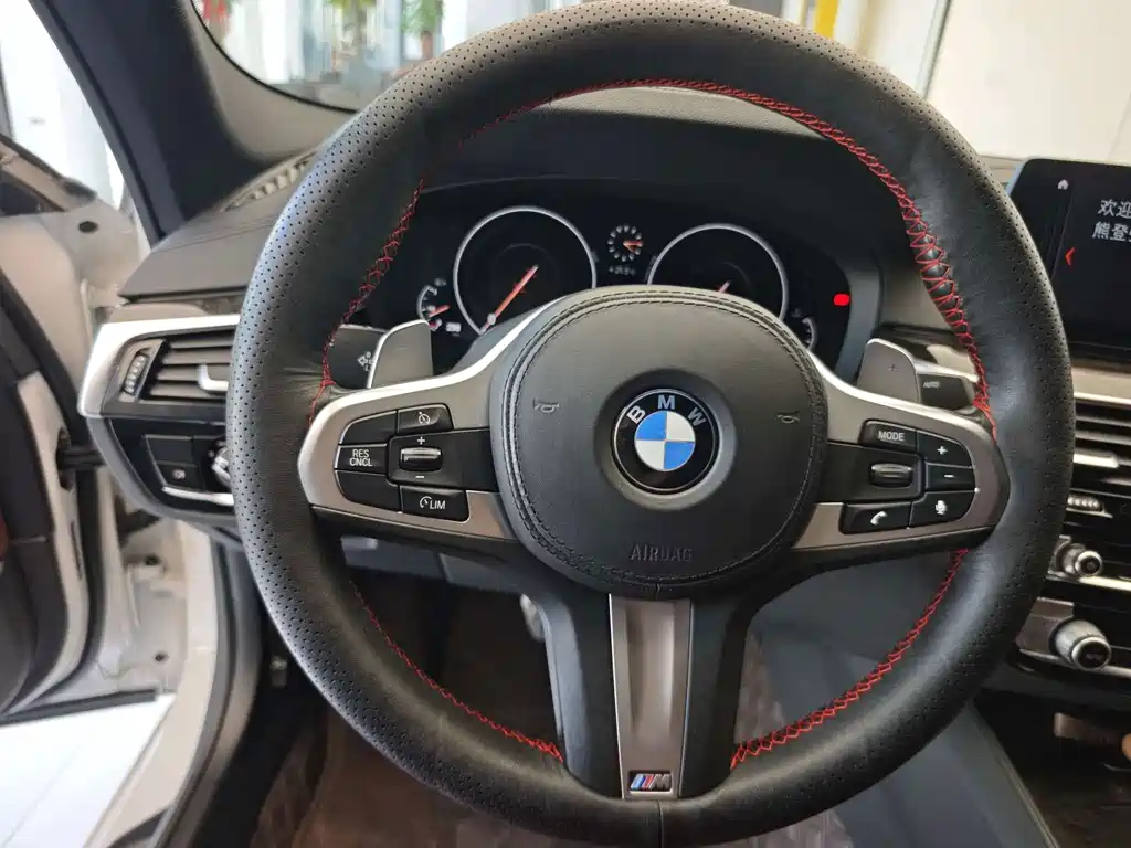 BMW 5 Series — миниатюра 7