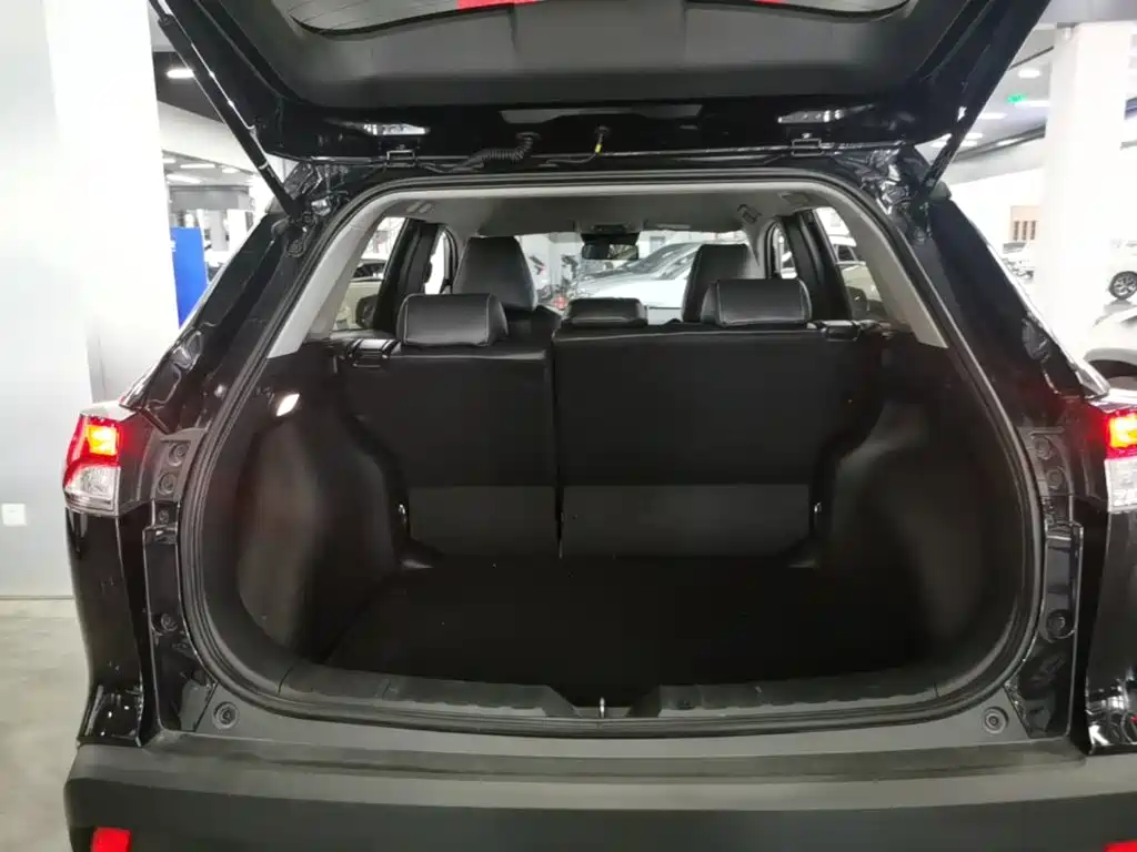 Toyota Corolla Cross — миниатюра 19