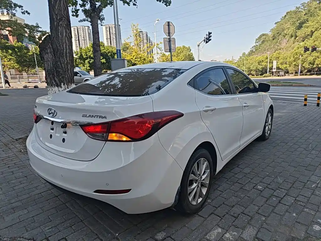 Hyundai Elantra Langdong — миниатюра 7