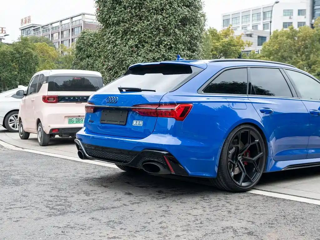 AUDI RS 6