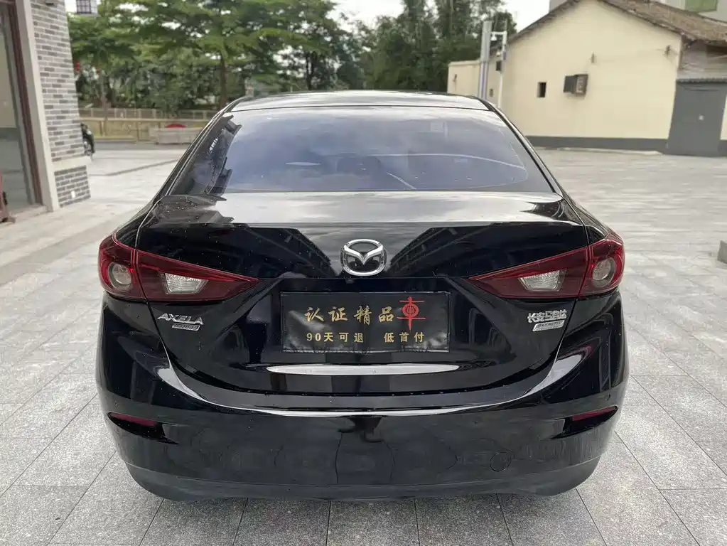 Mazda Mazda3 3 2016 1.5L AT Luxury