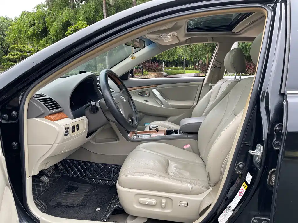 Toyota Camry — миниатюра 4