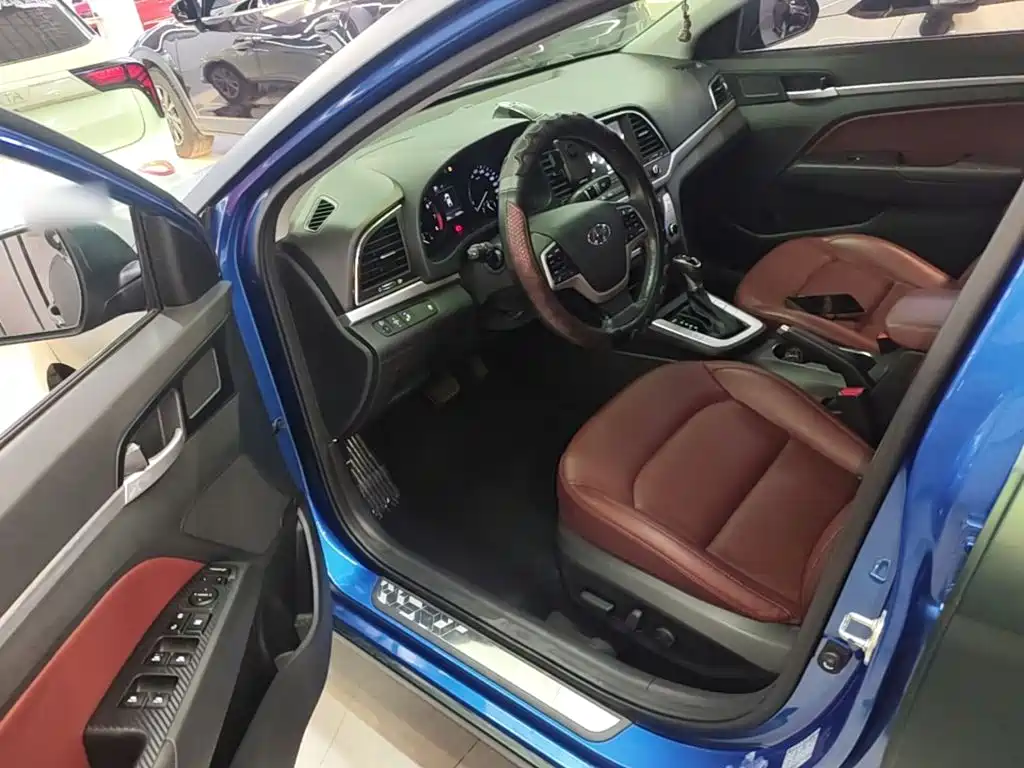 Hyundai Elantra — миниатюра 16
