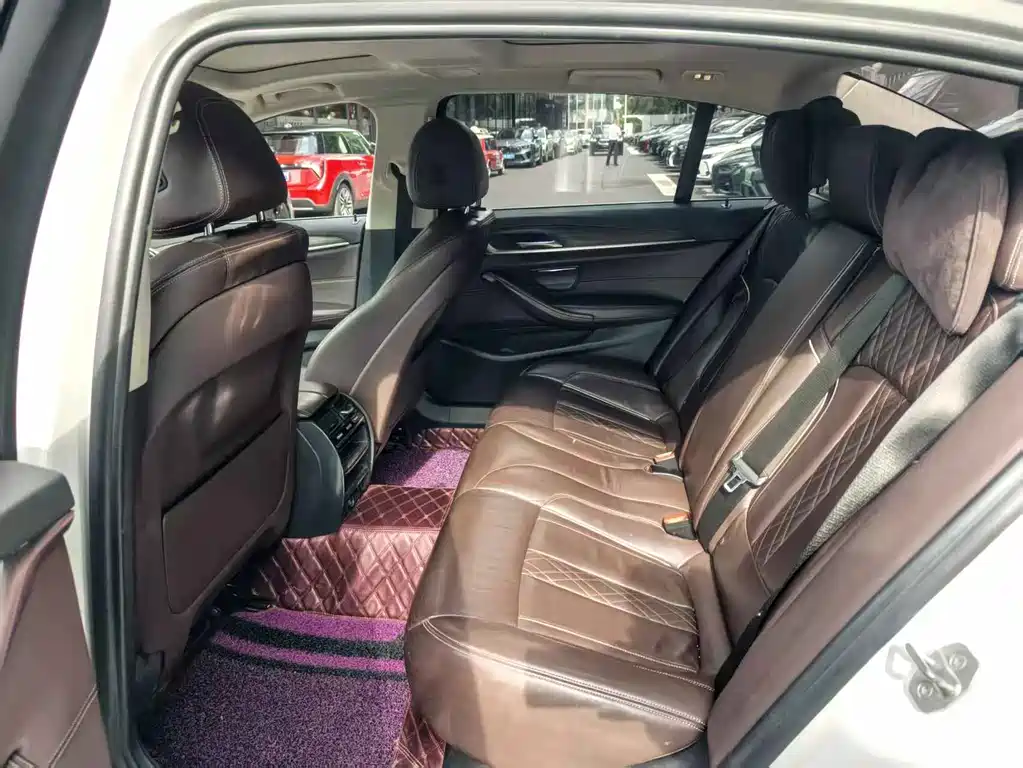 BMW 5 Series — миниатюра 10