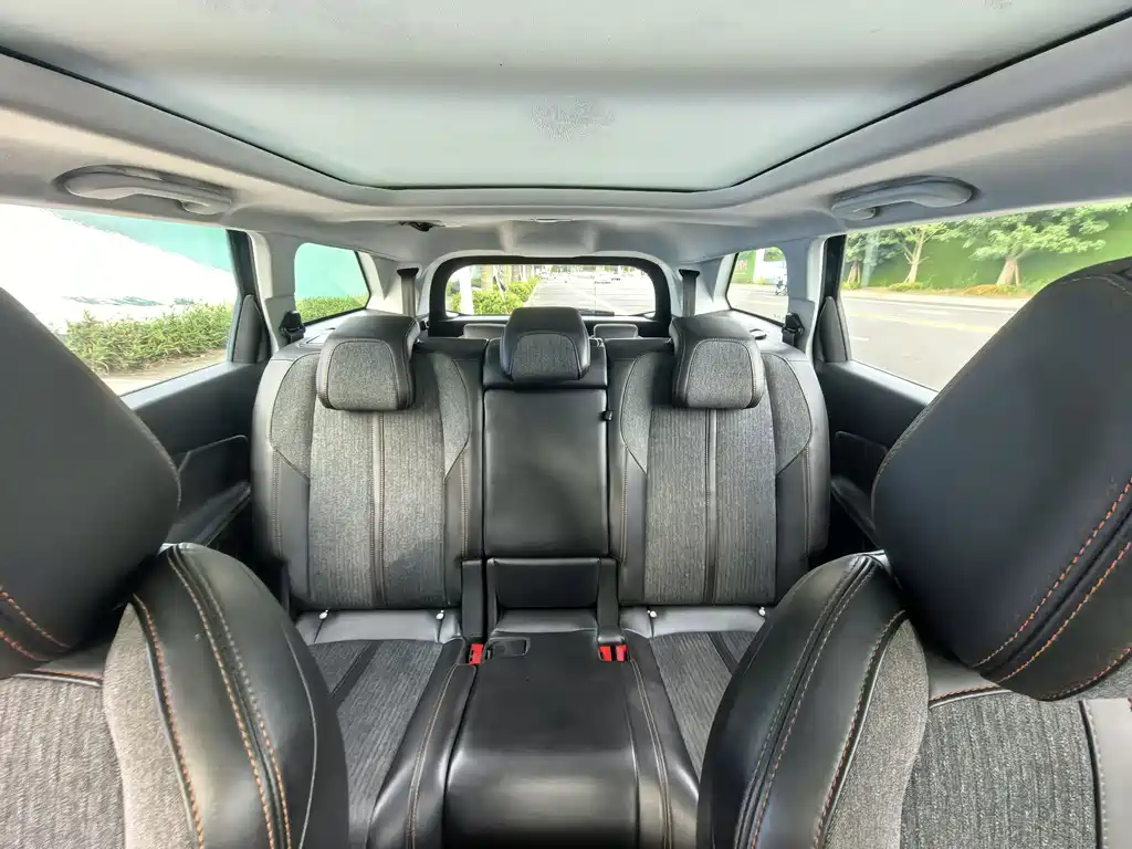 Peugeot 5008 2017 380THP 7 мест Elite