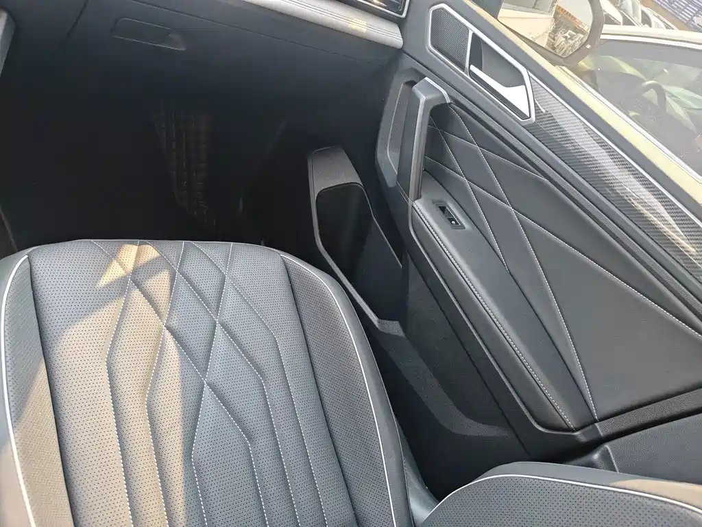Volkswagen Tiguan L — миниатюра 8