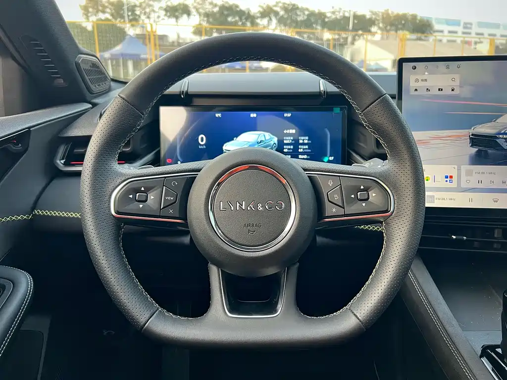 Lynk & Co 03 — миниатюра 10