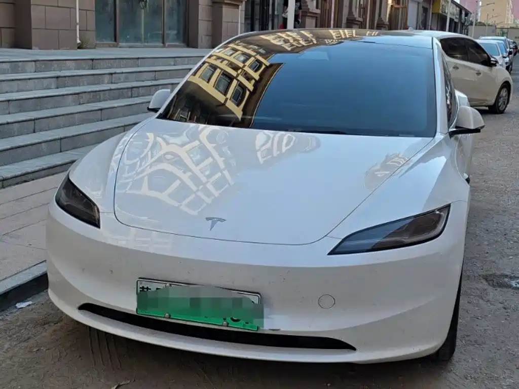 Tesla Model 3 — миниатюра 2