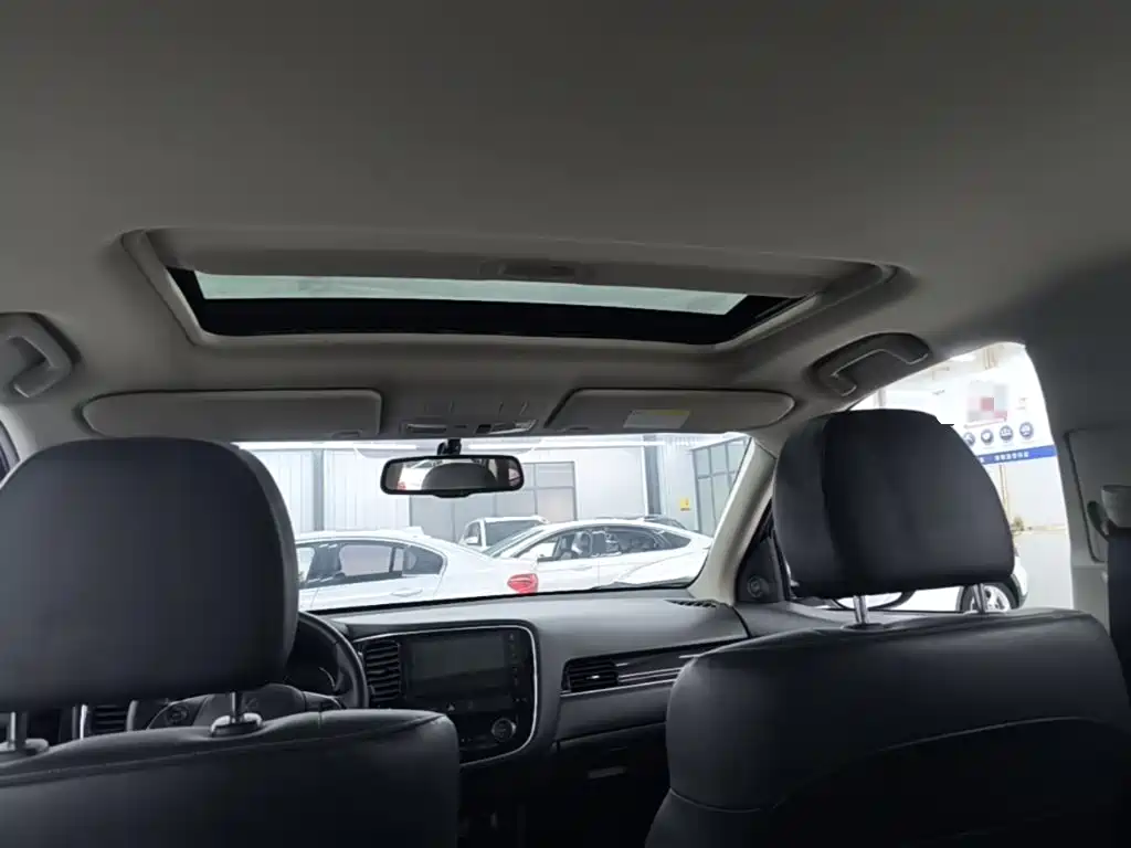 Mitsubishi Outlander — миниатюра 18