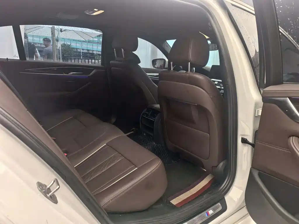 BMW 5 Series — миниатюра 14