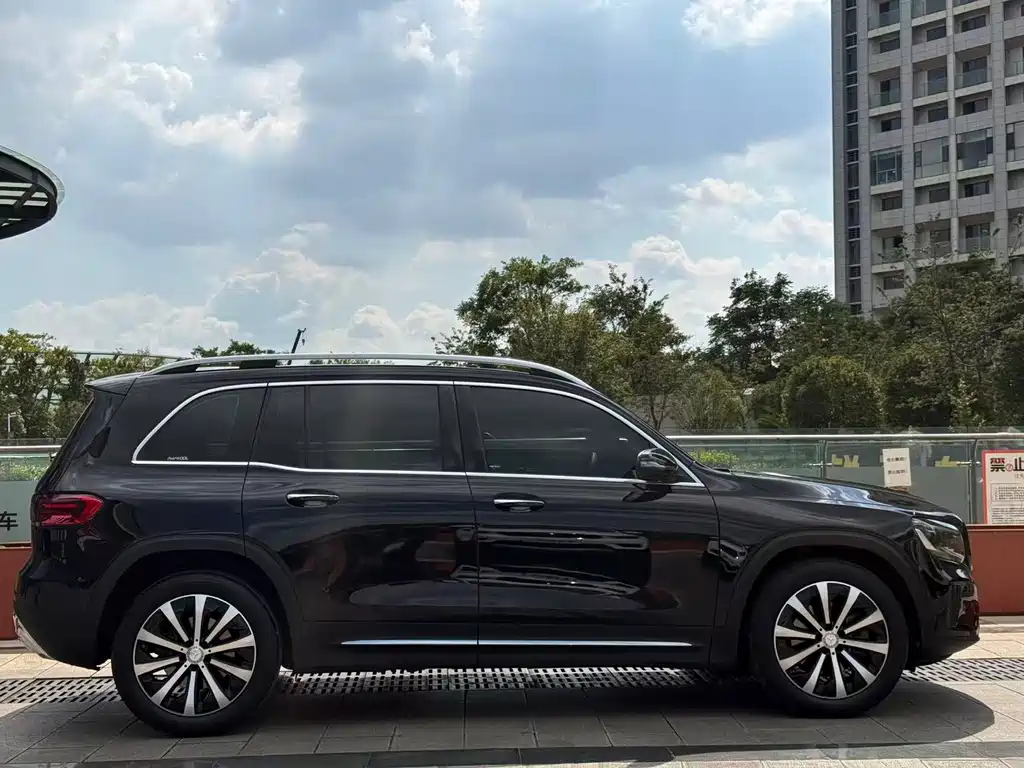 Mercedes-Benz GLB — миниатюра 25