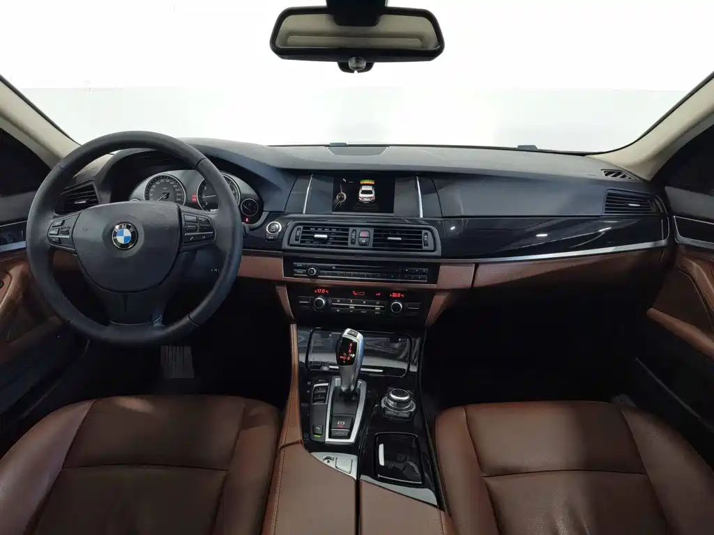 BMW 5 Series — миниатюра 5