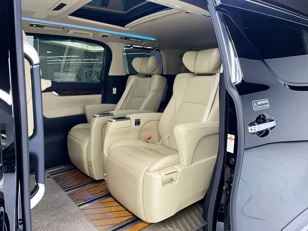 Toyota Alphard — миниатюра 15