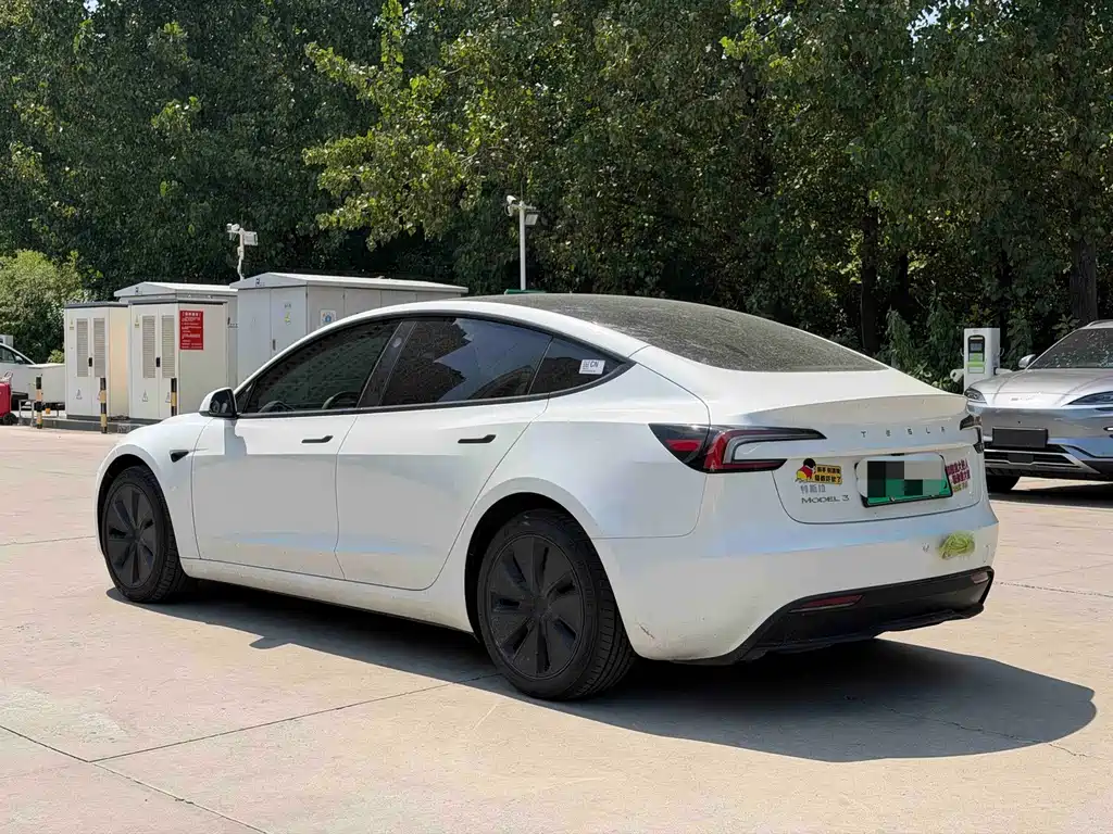 Tesla Model 3 — миниатюра 2