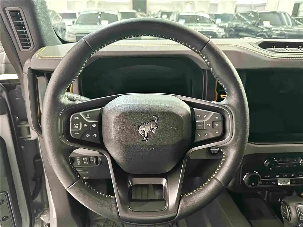 Ford Bronco — миниатюра 7