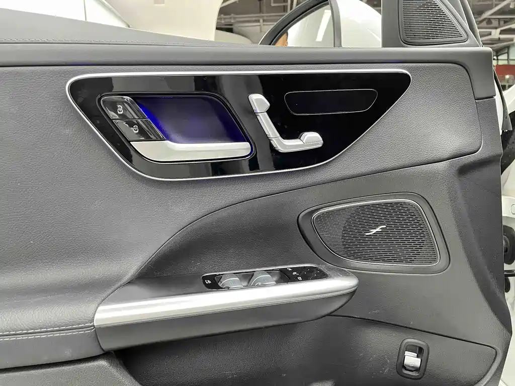 Mercedes-Benz C-Class — миниатюра 13