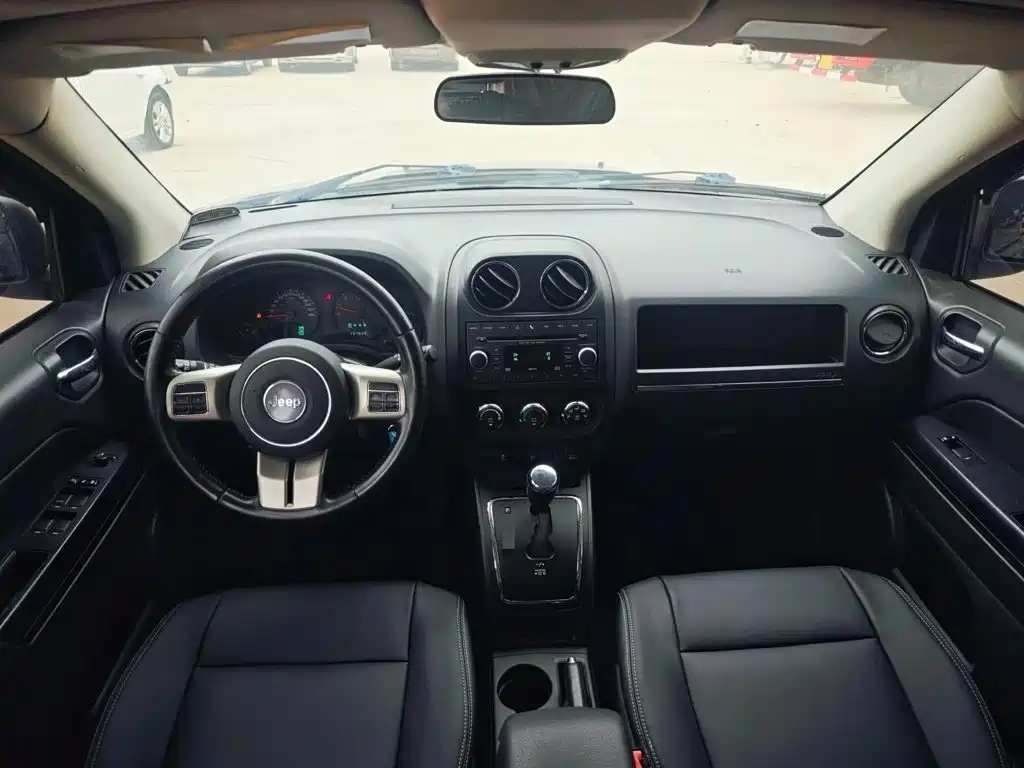 Jeep Compass (Import) — миниатюра 8