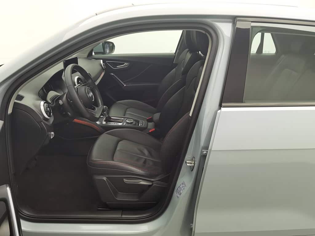 Audi Q2L 1.4 л 2022 г. Серебристо-серый, пробег 30400 км