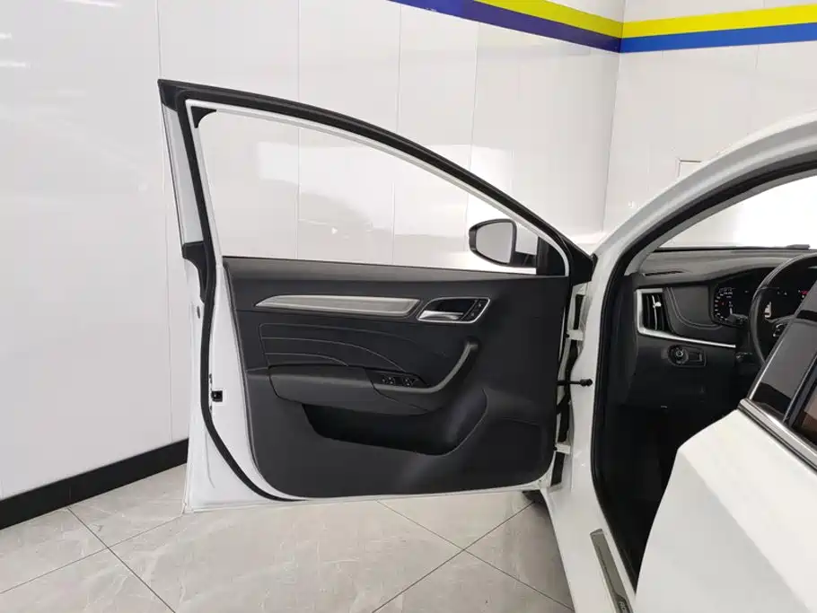 Roewe i6 Classic — миниатюра 7