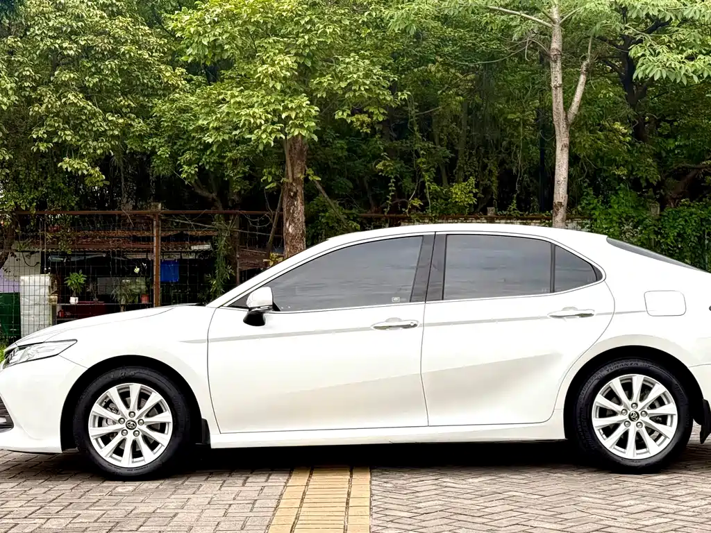 Toyota Camry — миниатюра 4