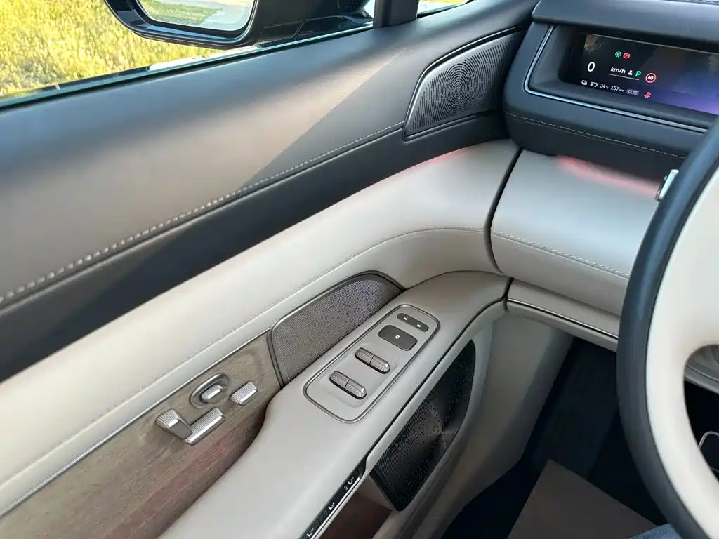 NIO ES8 — миниатюра 22