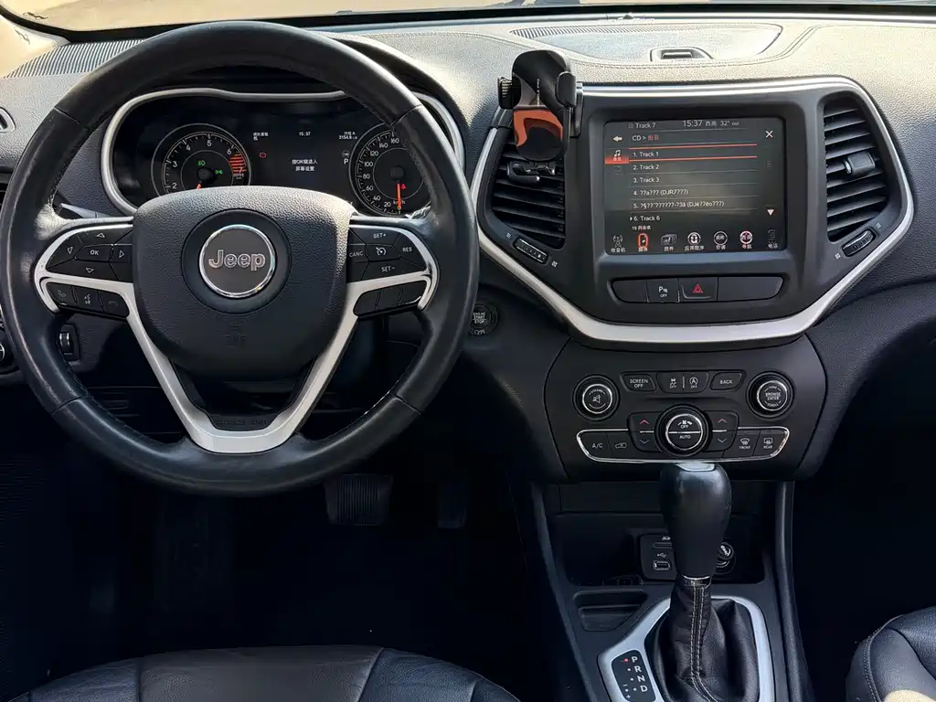Jeep Cherokee — миниатюра 12