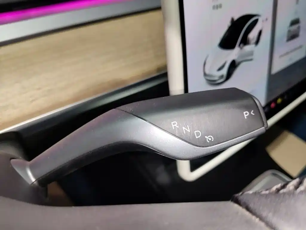 Tesla Model 3 — миниатюра 14