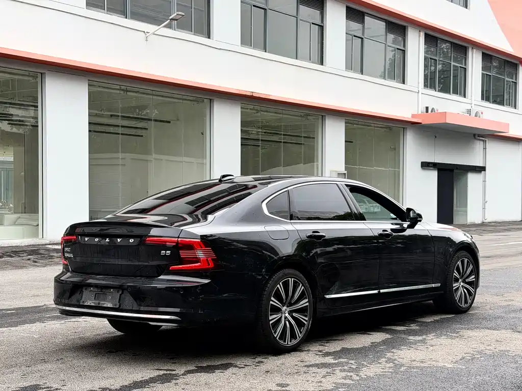 Volvo S90 2025 B5 Luxury