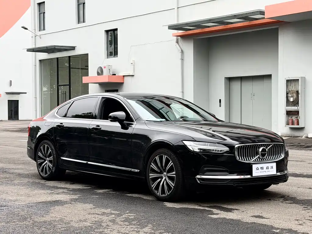 Volvo S90 2025 B5 Luxury