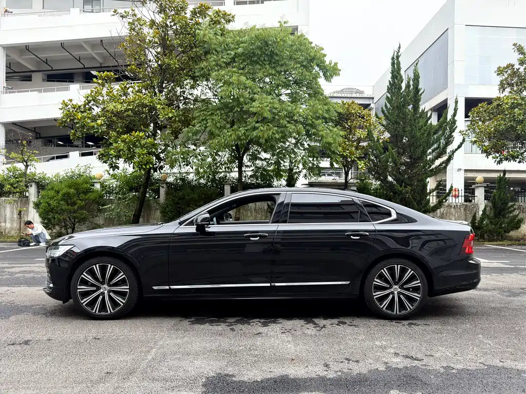 Volvo S90 2025 B5 Luxury