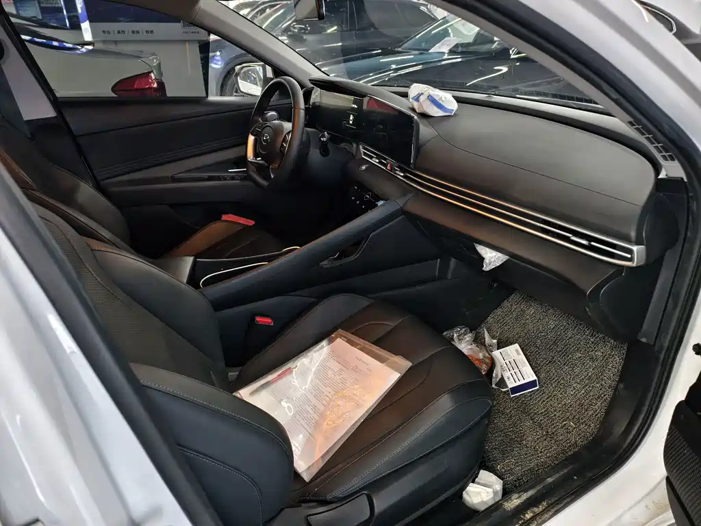 Hyundai Elantra — миниатюра 6