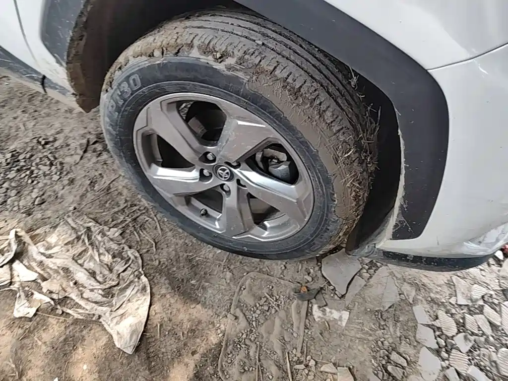 Toyota RAV4 — миниатюра 12