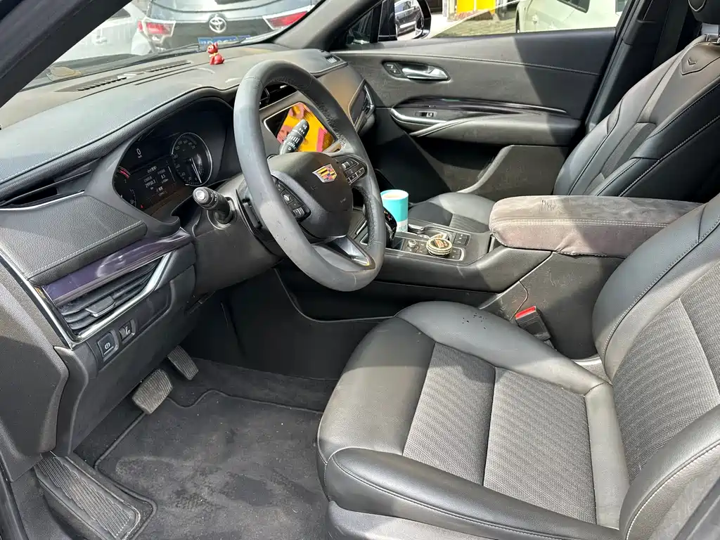 Cadillac XT4 — миниатюра 8