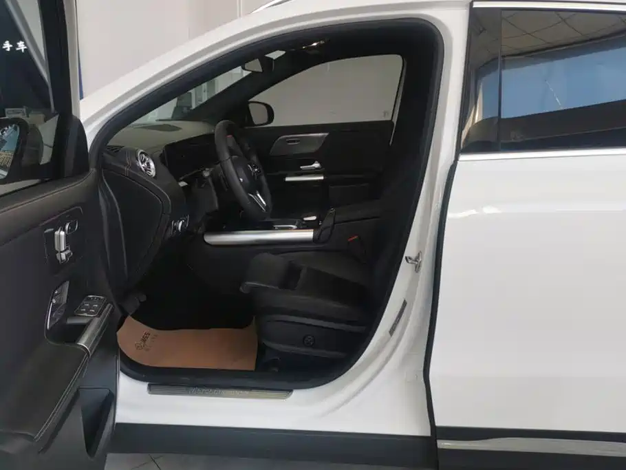 Mercedes-Benz GLA — миниатюра 9