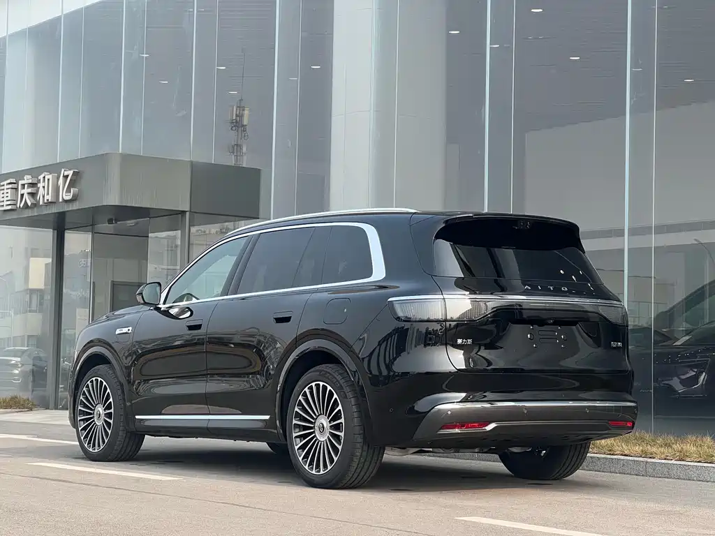 AITO ASK THE WORLD M8