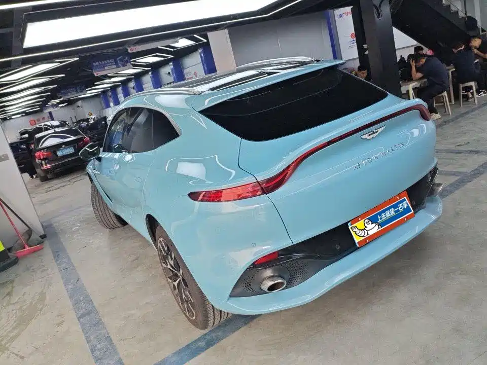 Aston Martin DBX 2021 4.0T V8