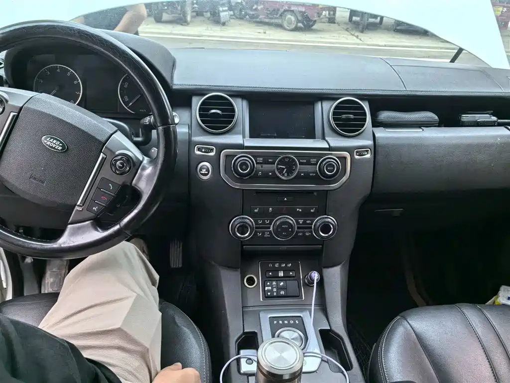 Land Rover Discovery 2015 3.0 SC V6 HSE