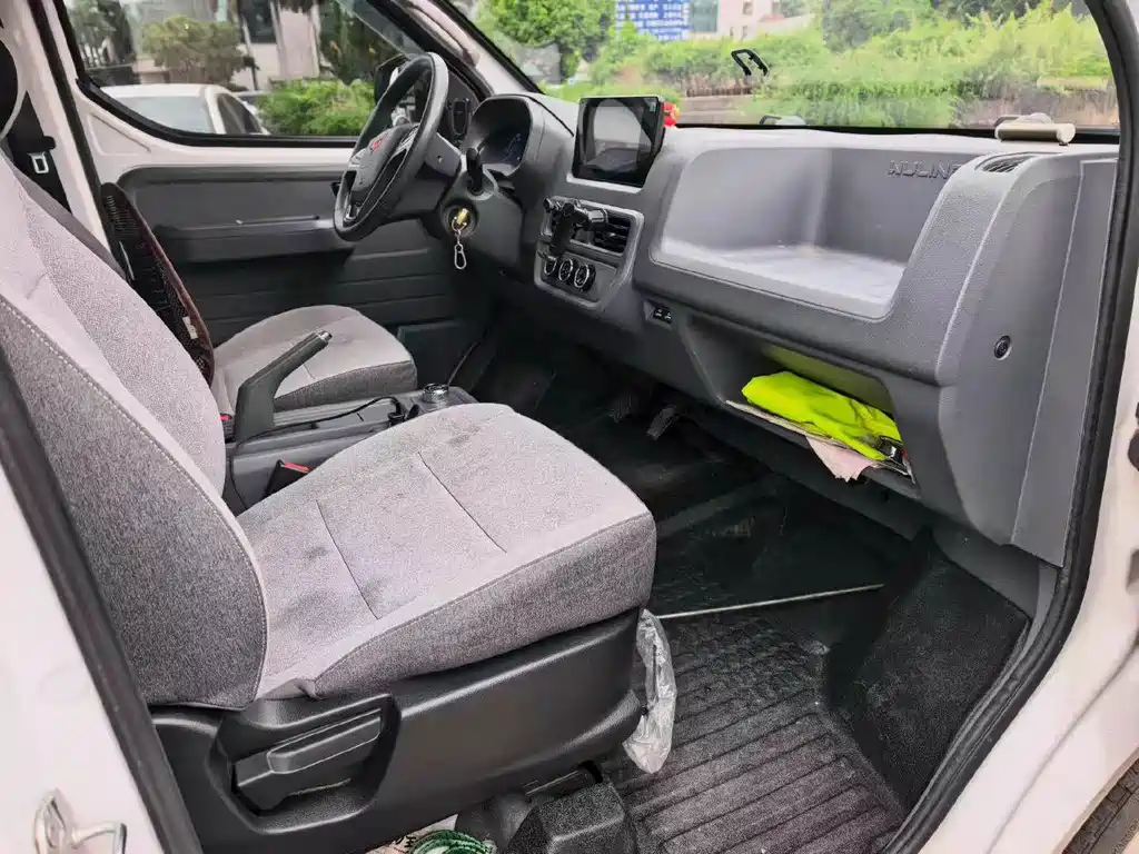 Wuling Yangguang — миниатюра 6