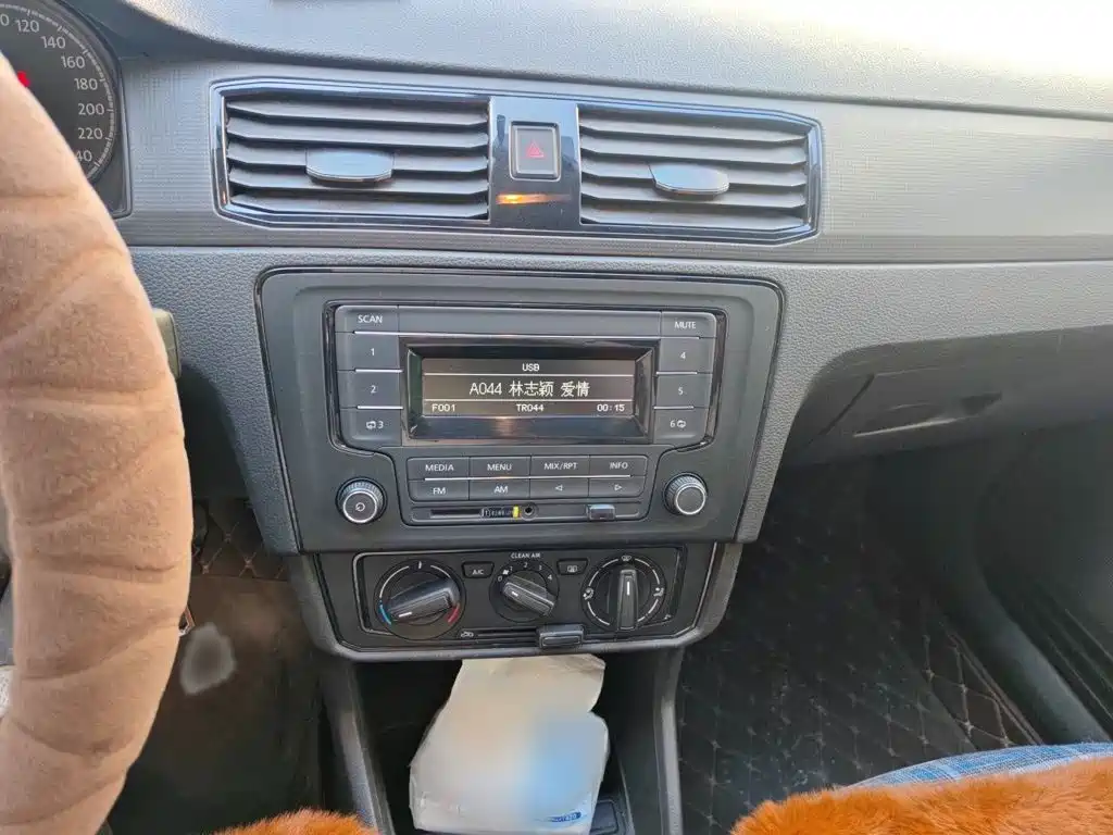 Volkswagen Santana — миниатюра 6