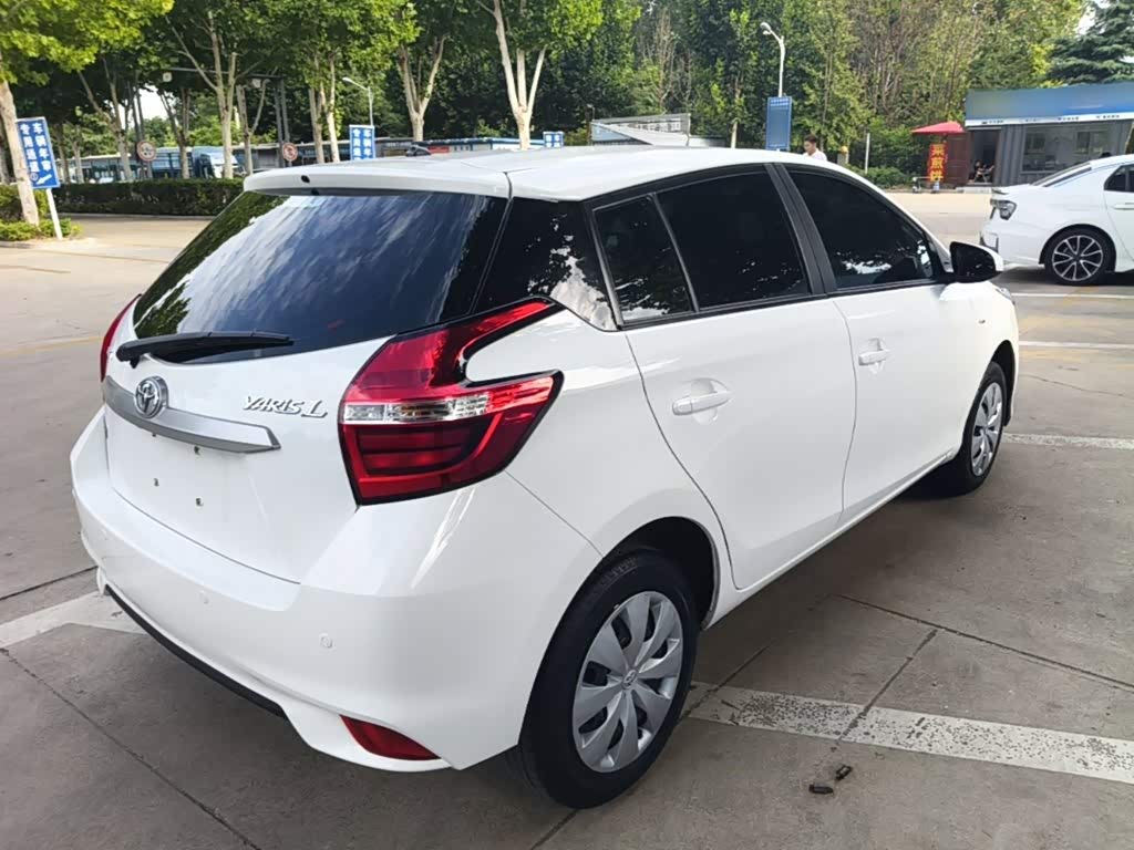 Toyota YARiS L Zhi Xuan 1.5 л 2021 г. Белый, пробег 28800 км