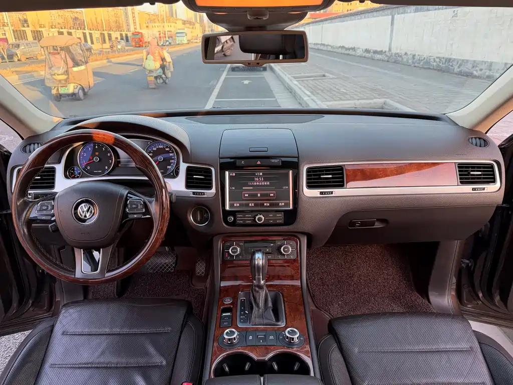 Volkswagen Touareg 2011 3.0TSI Luxury