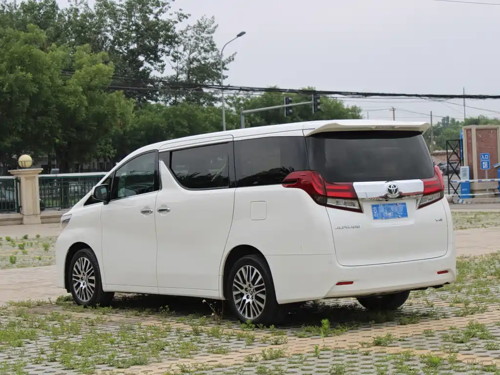 Toyota Alphard 2015 3.5L Luxury