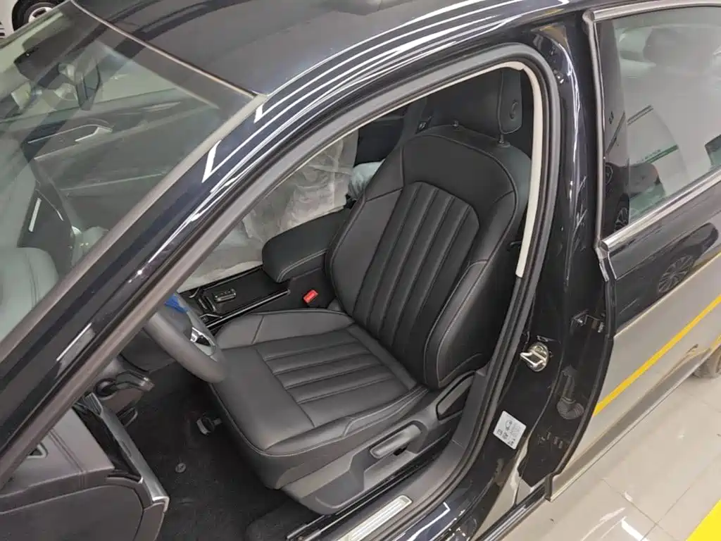 Volkswagen Passat PHEV — миниатюра 15