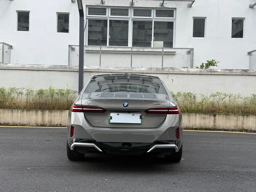 BMW i5 — миниатюра 9